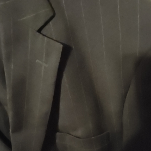 Mens suit - Joseph A Banks. - Picture 4 of 6